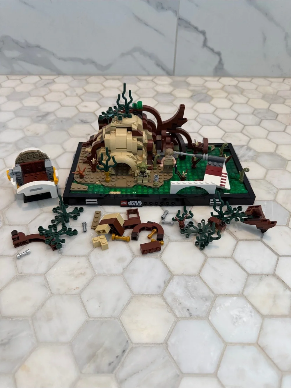 LEGO Star Wars Diorama Yoda & Luke Jedi Training Diorama Set #75330